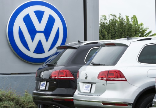  , automóviles de gasolina golpeados en escándalo de emisiones de CO2 de VW ministro