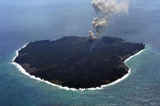 New Japan volcano island 'natural lab' for life