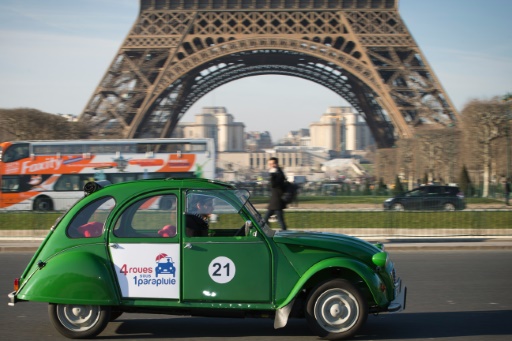  2CV Sightseeing tours of Paris - Photos of our 2CV trips