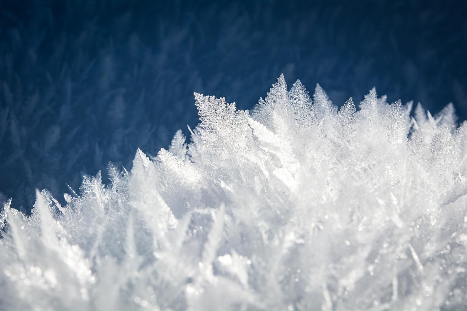 A new experiment hints at how hot water can freeze faster than cold
