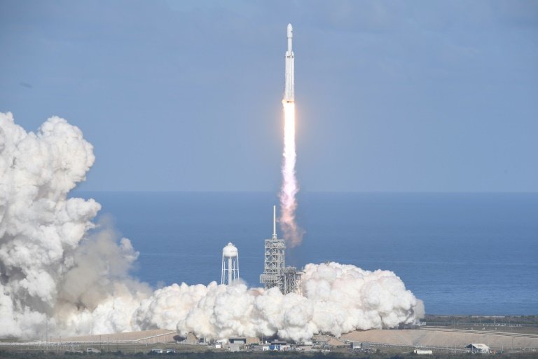 World's biggest rocket soars toward Mars after perfect launch (Update)