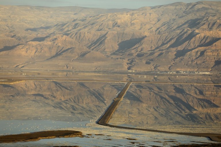 kindben græsplæne fordelagtige Dead Sea's revival with Red Sea canal edges closer to reality
