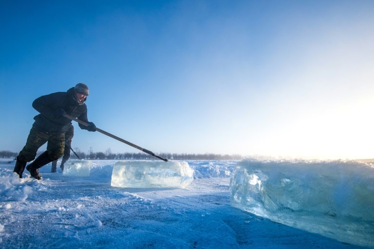 Экстремальный холод. Рыбалка в Якутии зимой. Вода вверх зимой в Якутии. Ice Motion Yakutia. Cold region
