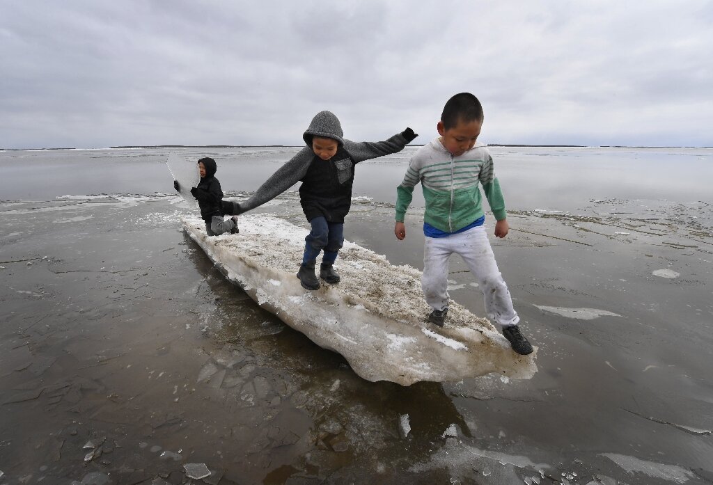 High March temperatures shortened Alaska's winter weather