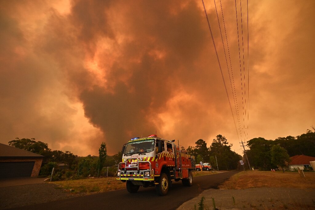 Bushfires reach Melbourne as heatwave fans Australia blazes - Phys.Org