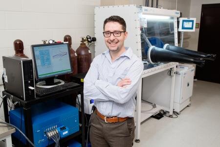 Illinois engineer continues to make waves in water desalination - Phys.Org