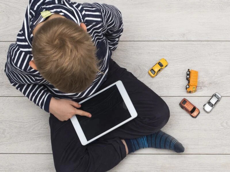 Kids + gadgets = less sleep and more risk for unwanted weight