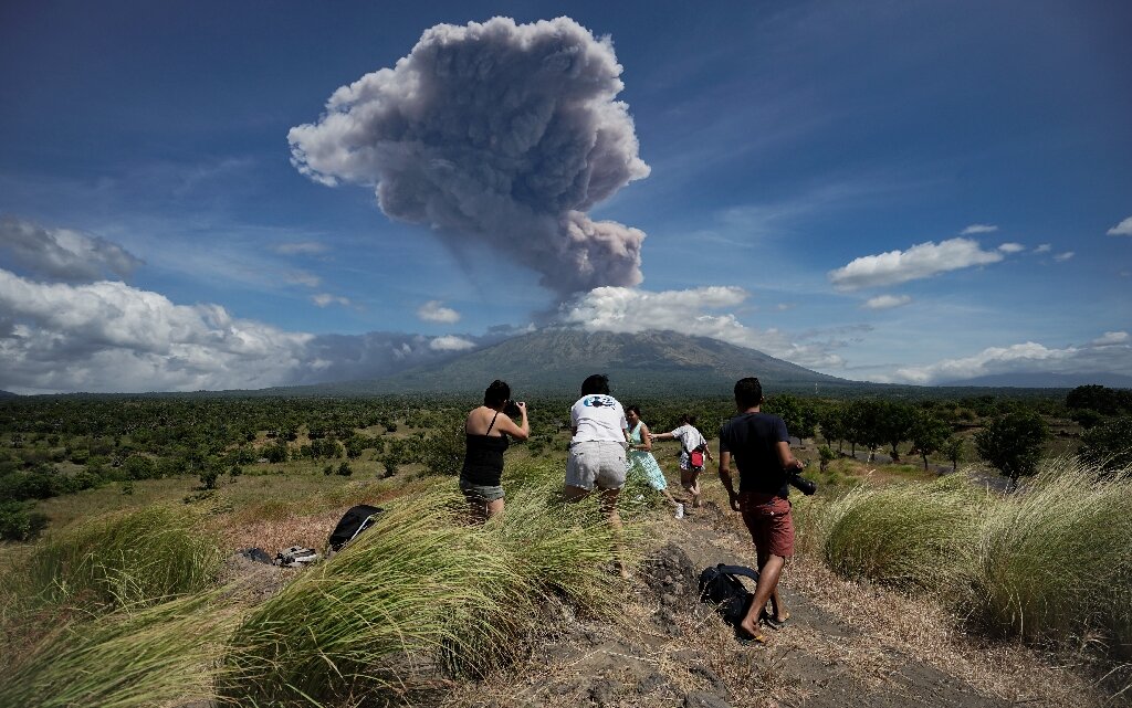 Bali volcano spews ash in new eruption