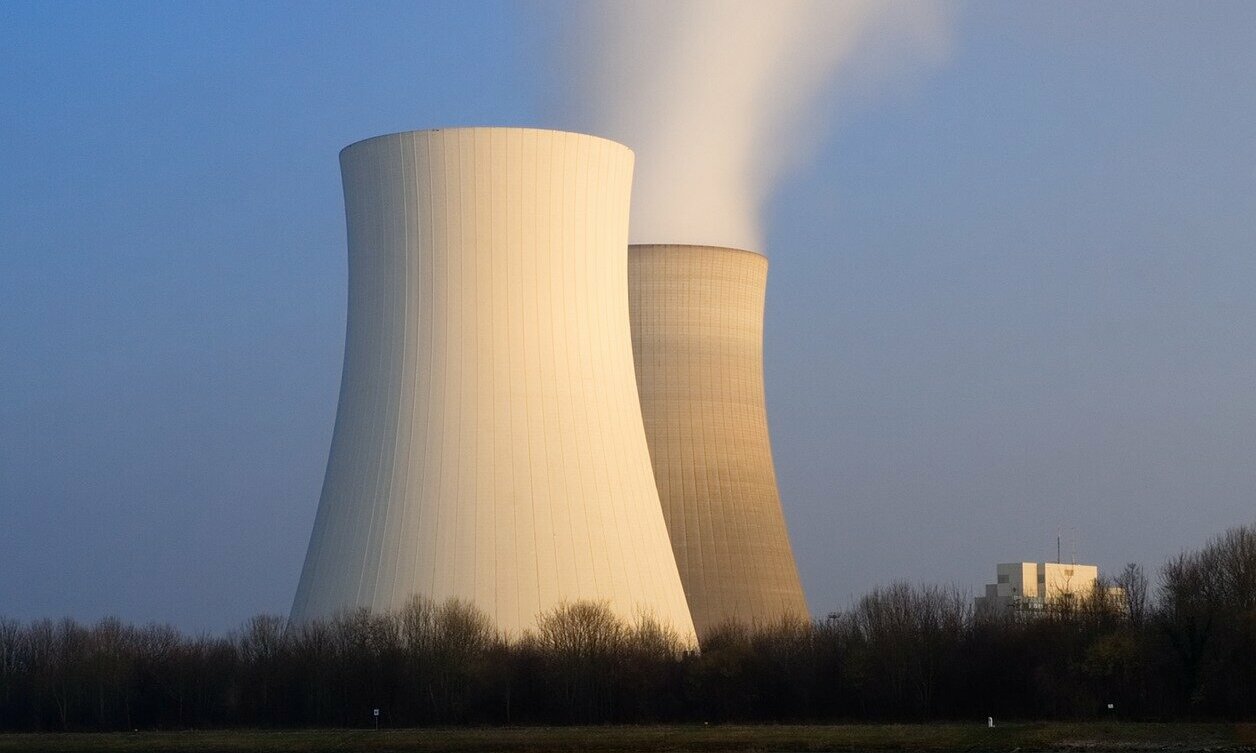 Nuclear Reactor Power Levels Can Be Monitored Using Seismic and Acoustic Data