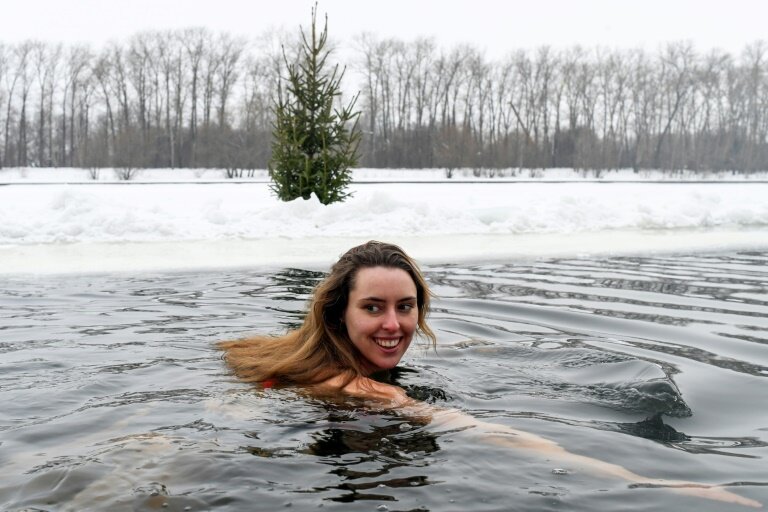 Young Russians seek health, highs in ice swimming