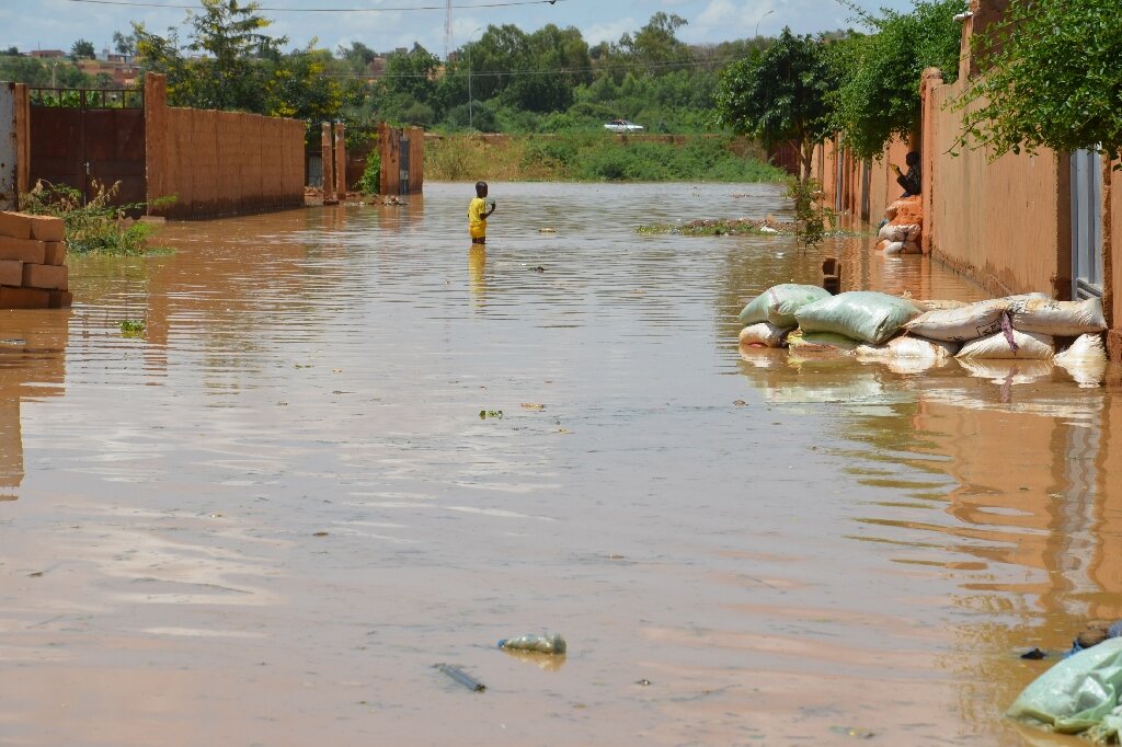 Niger battles deadly floods as city streets swamped - Phys.Org