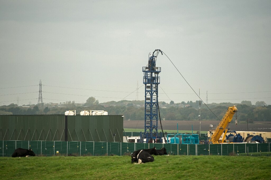Britain calls halt on fracking following government U-turn - Phys.Org