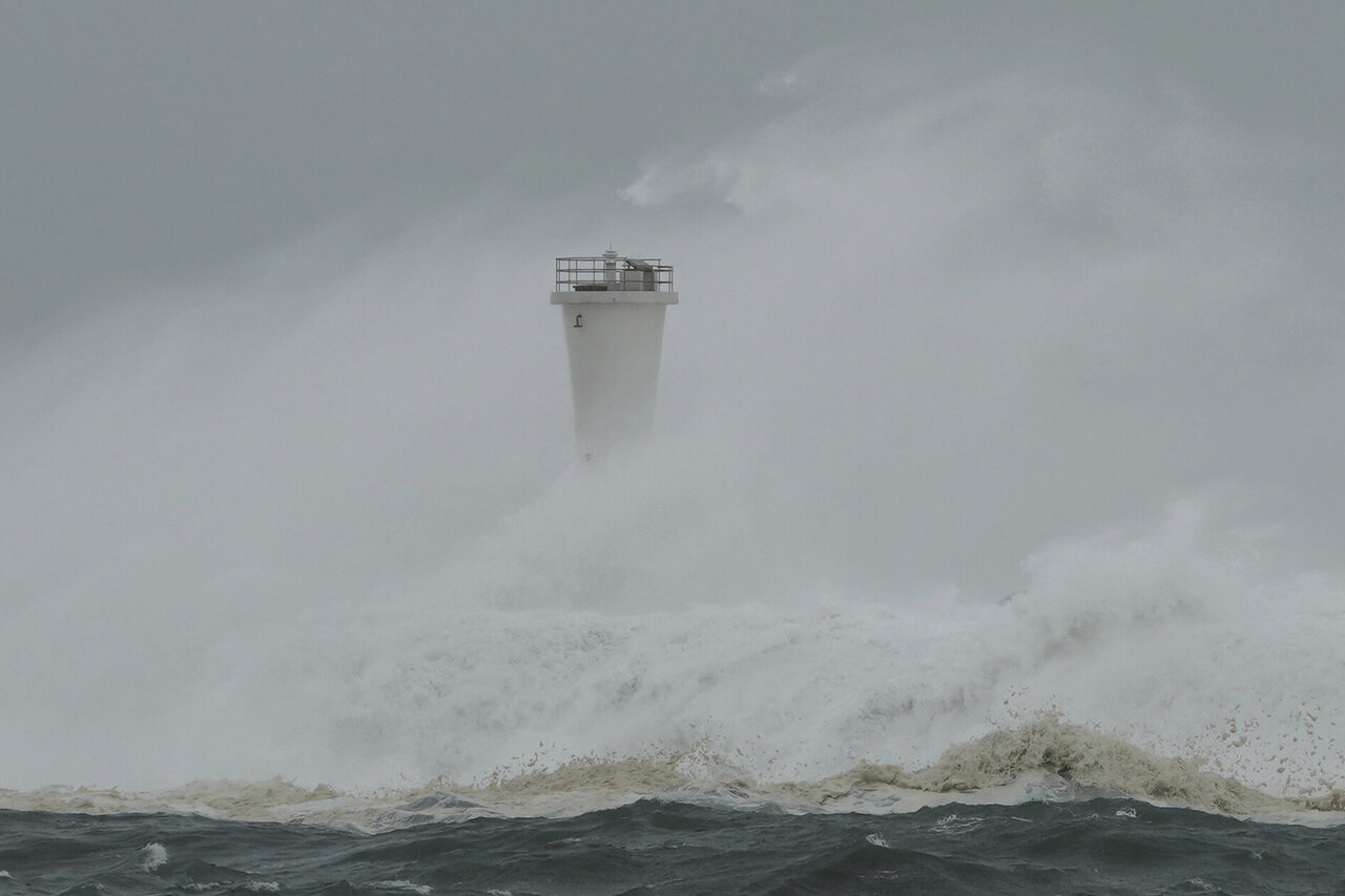 Tokyo Area Shuts Down As Powerful Typhoon Lashes Japan Update 1365