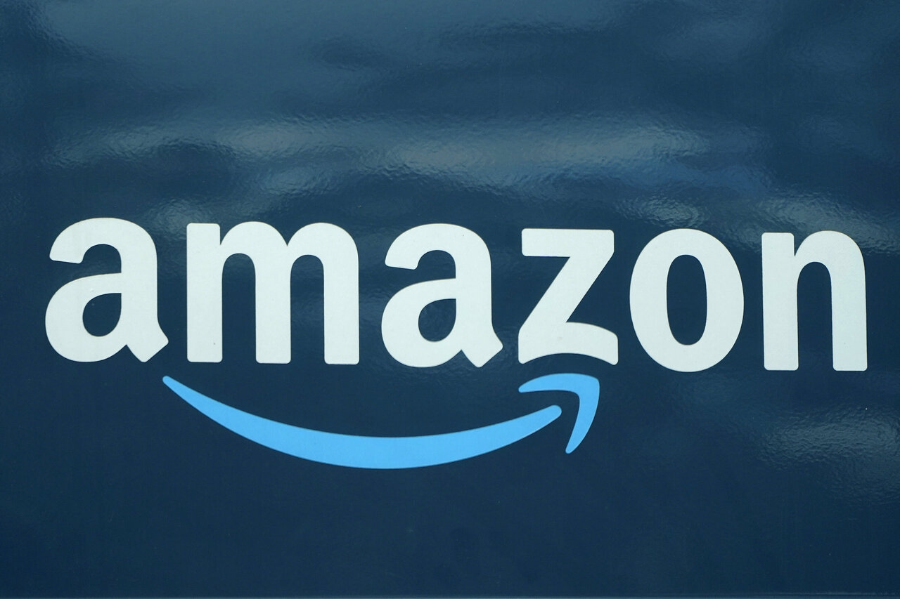 Amazon logo pooks like a dick