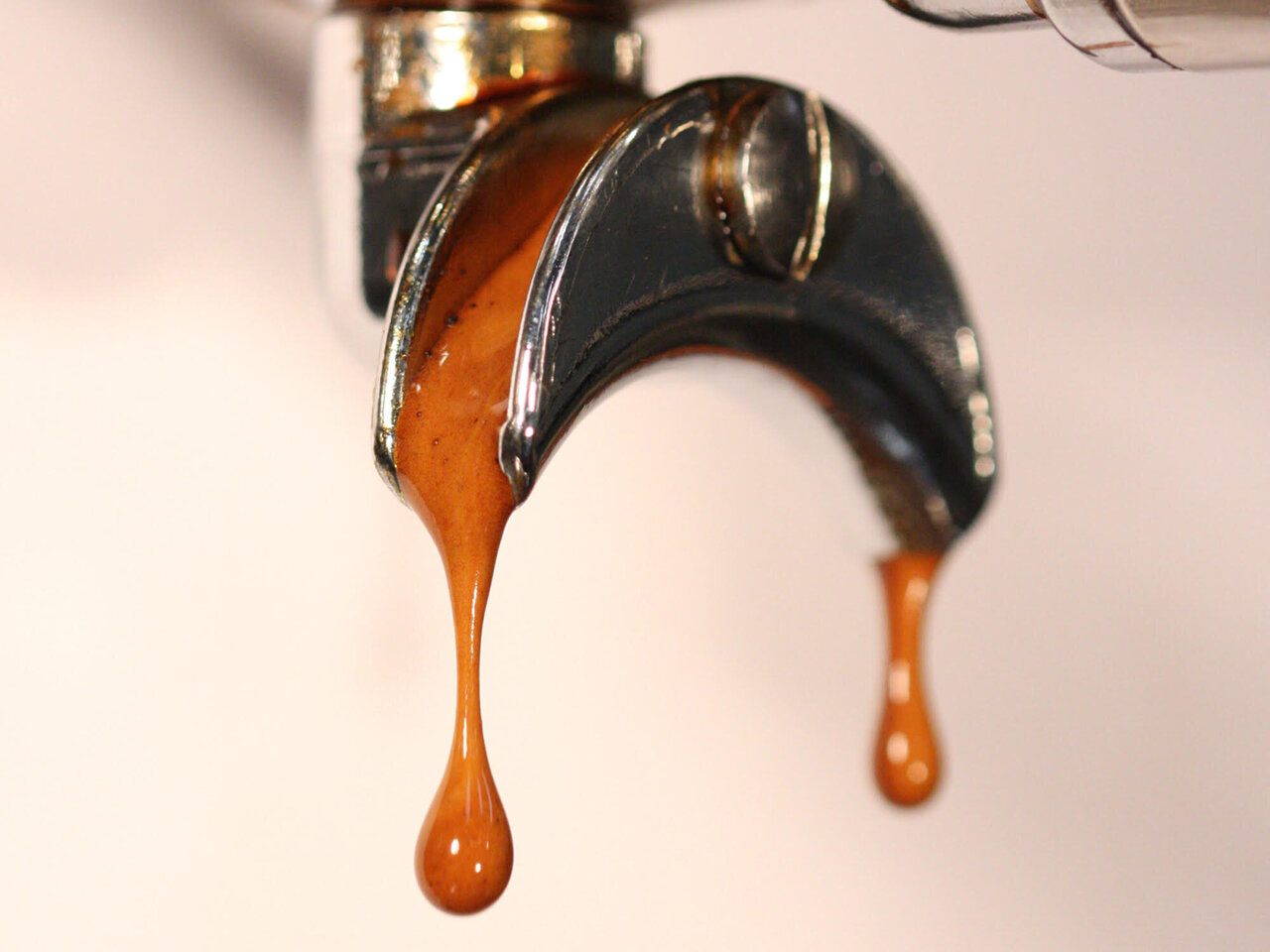 Brewed coffee grounds offer sustainable alternative for clothing dye