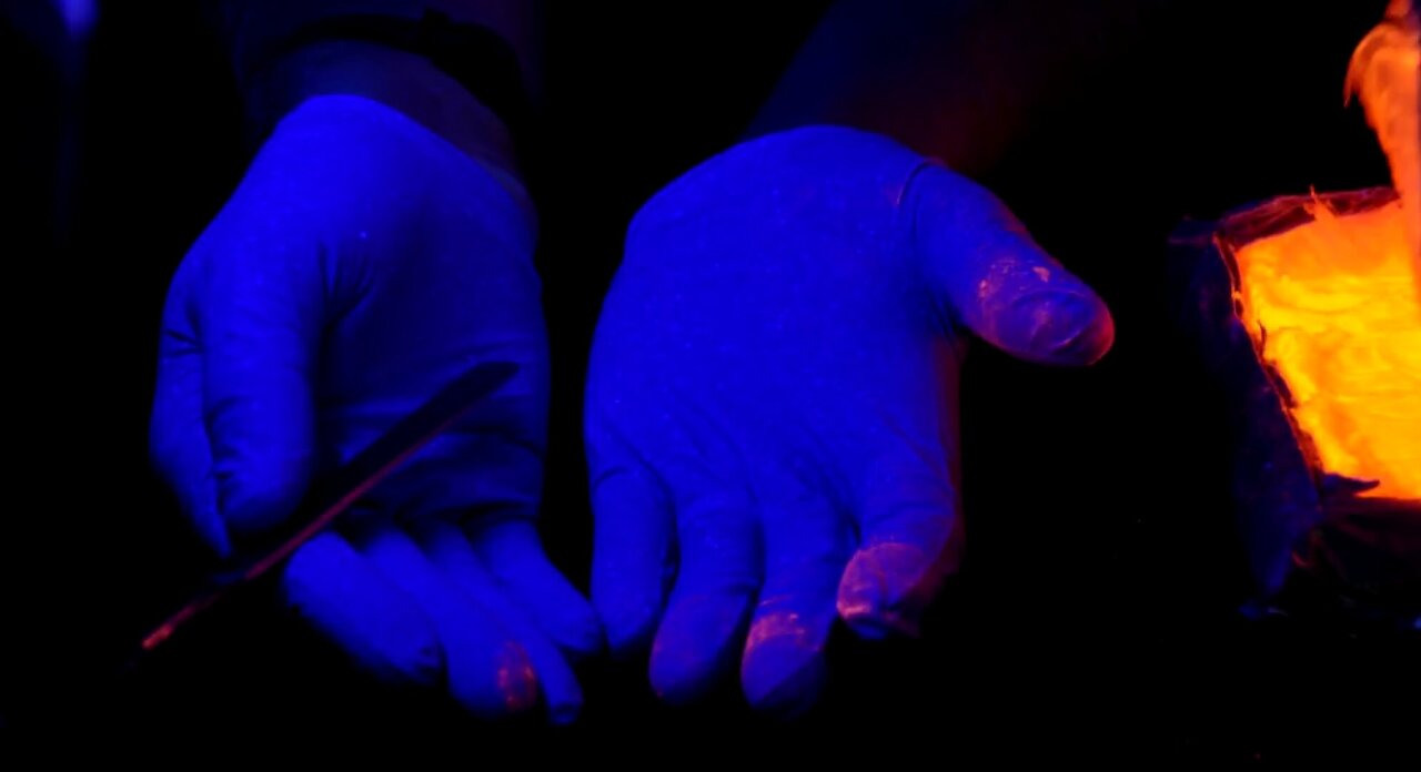 In Glowing Colors Seeing The Spread Of Drug Particles In A Forensic Lab 7895