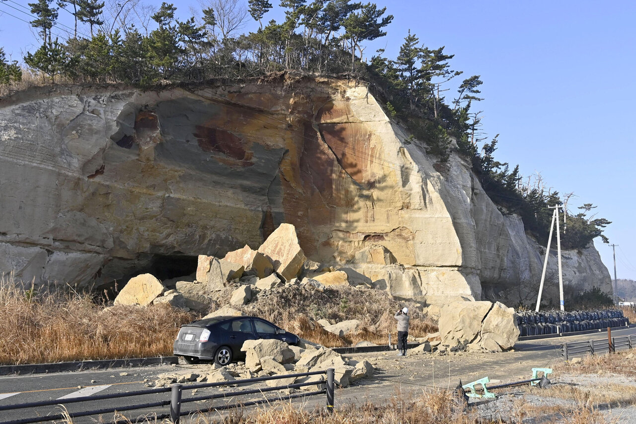 Powerful Japan Quake Sets Off Landslide Minor Injuries Update