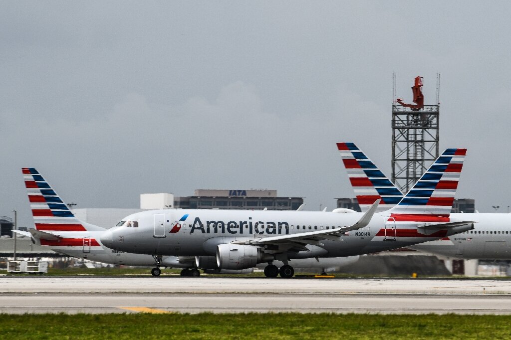 American Airlines urges pilots to conserve jet fuel