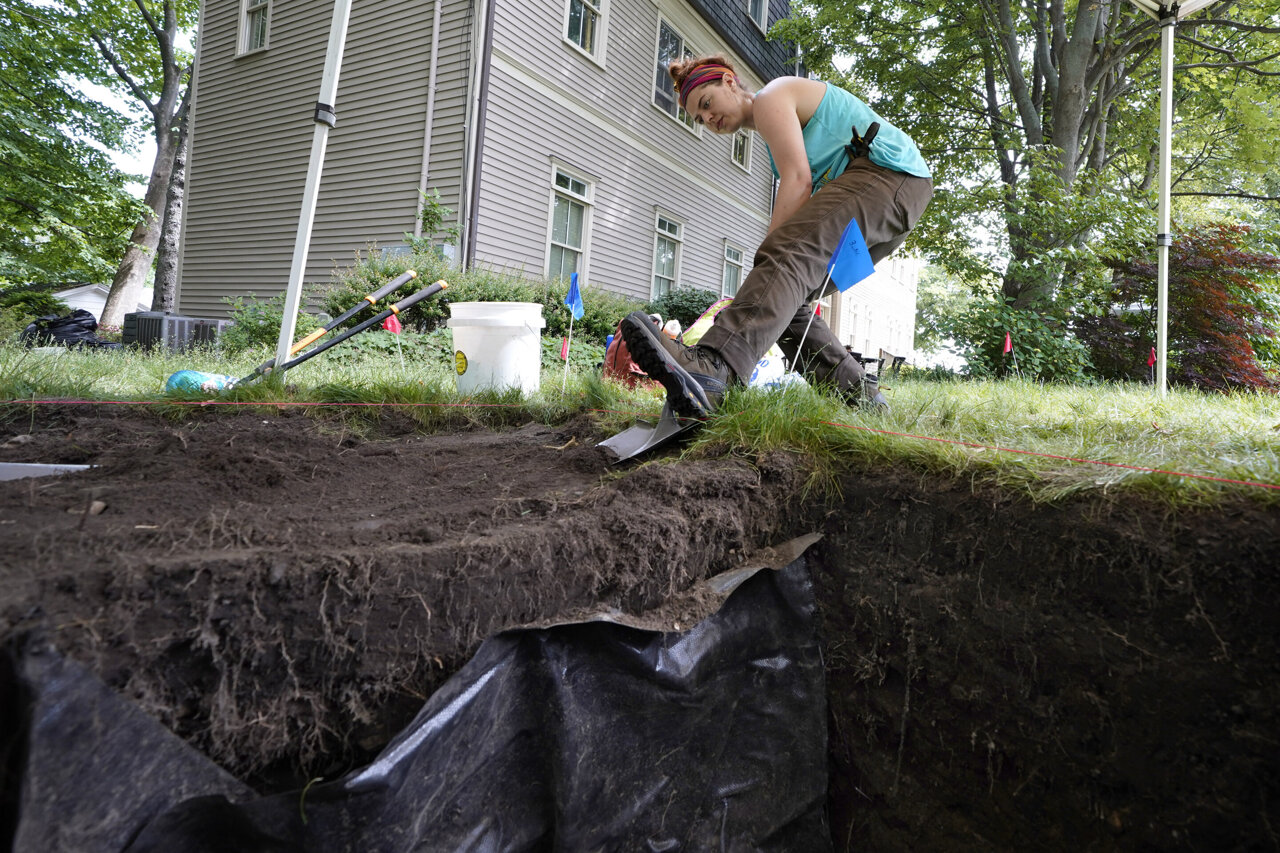 Archaeologists Dig Hilltop Over Plymouth Rock One Last Time