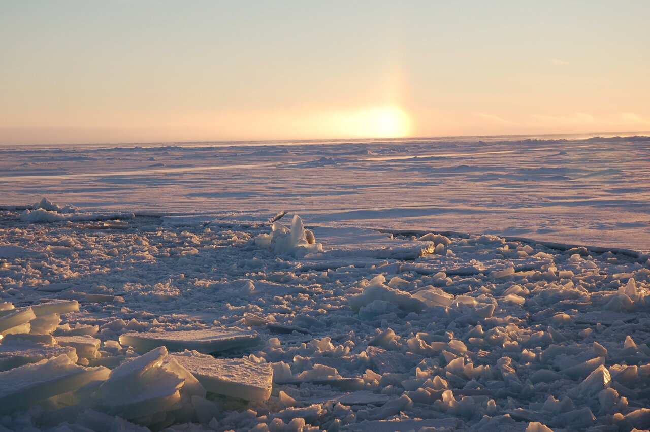 Северно ледовитый океан крупнейшее море. Арктика Северный Ледовитый океан. Белое море Северный Ледовитый океан. Торосы Северного Ледовитого океана. Северный Ледовитый океан канадский Арктический.
