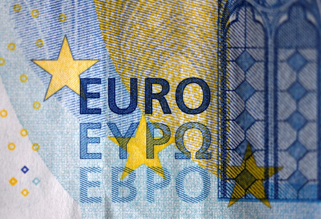 Euro banknote artist fears redesign could revive rivalries