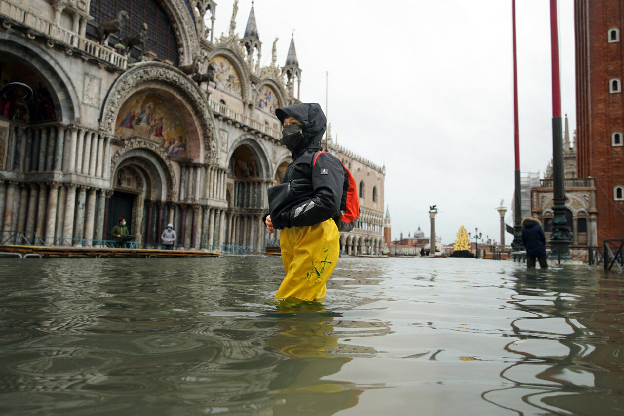 Flooding In Venice Worsens Off Season