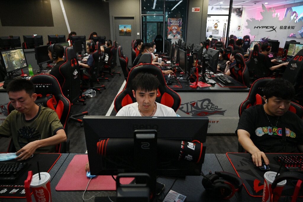 Chinese game makers vow to cut effeminacy, limit underage players