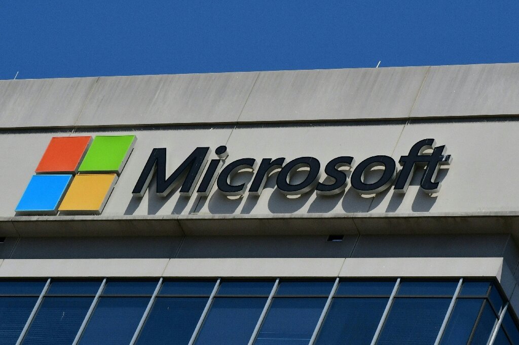 Cloud, business services lift Microsoft earnings