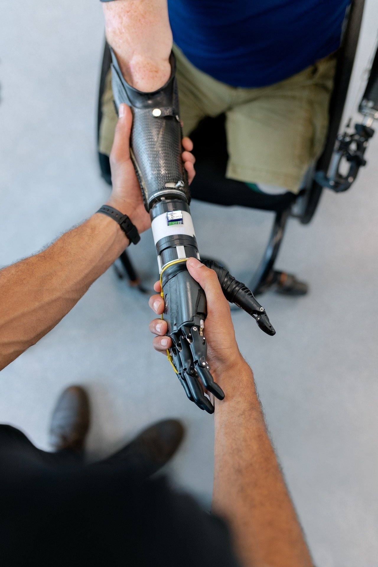 A to robotic arms based on augmented reality and interface