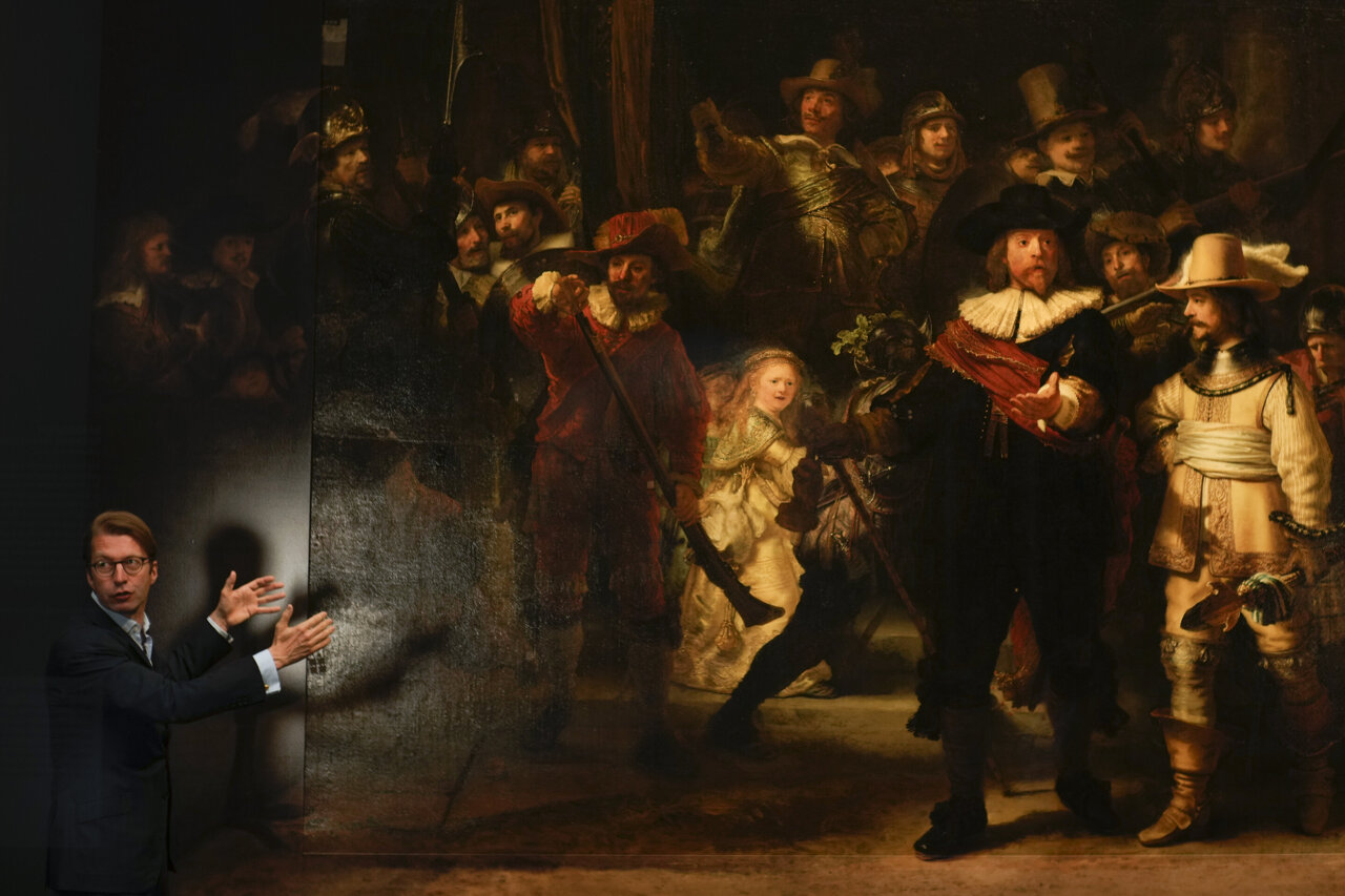 President Barack Obama viewing Rembrandt's Nightwatch, flanked by... |  Download Scientific Diagram
