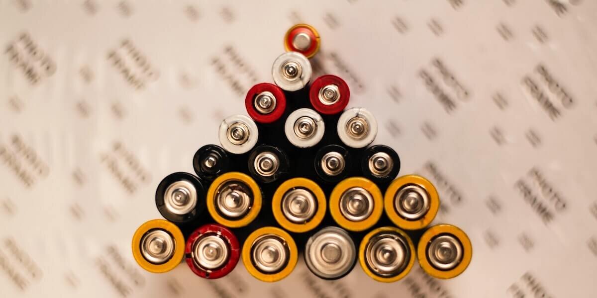 Fundamental mechanics help increase battery storage capacity and lifespan