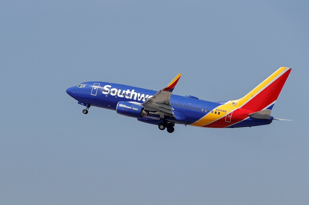 Southwest Airlines warns of hit from latest COVID-19 surge