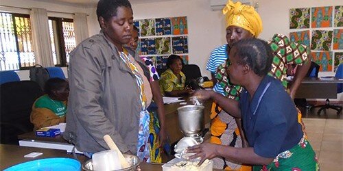 Soy kits provide earning power for women entrepreneurs in Malawi - Phys.org