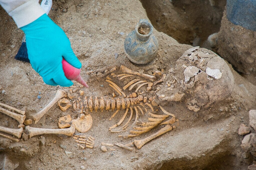 Archaeologists find pre-Columbian mass grave in Peru