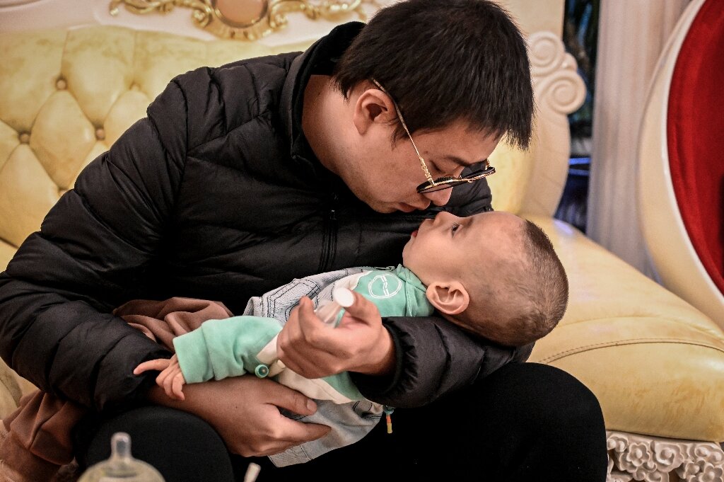 1024px x 681px - The Chinese dad making medicine to treat his dying son
