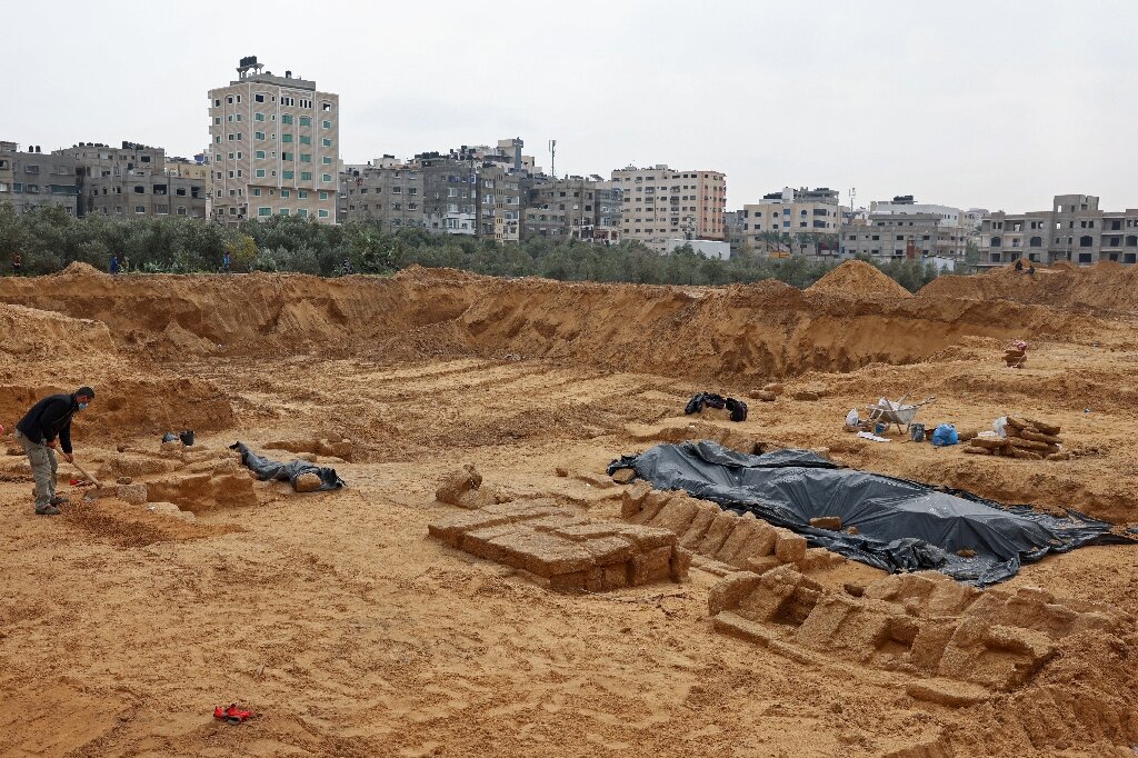 Gaza construction workers find 31 Roman-era tombs
