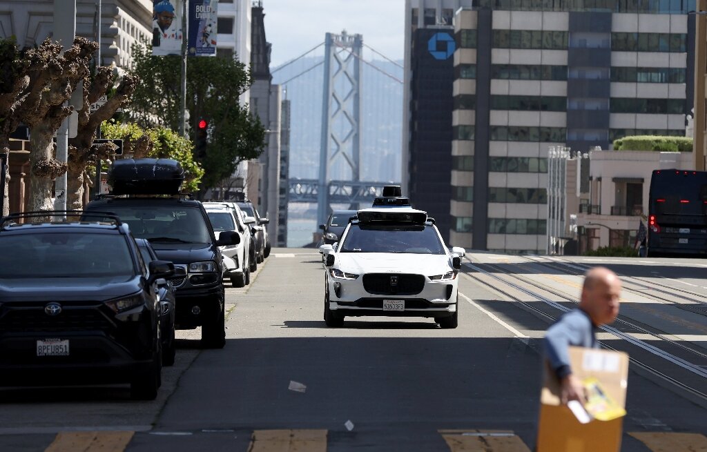 #Driverless car stopped in San Francisco puzzles cops