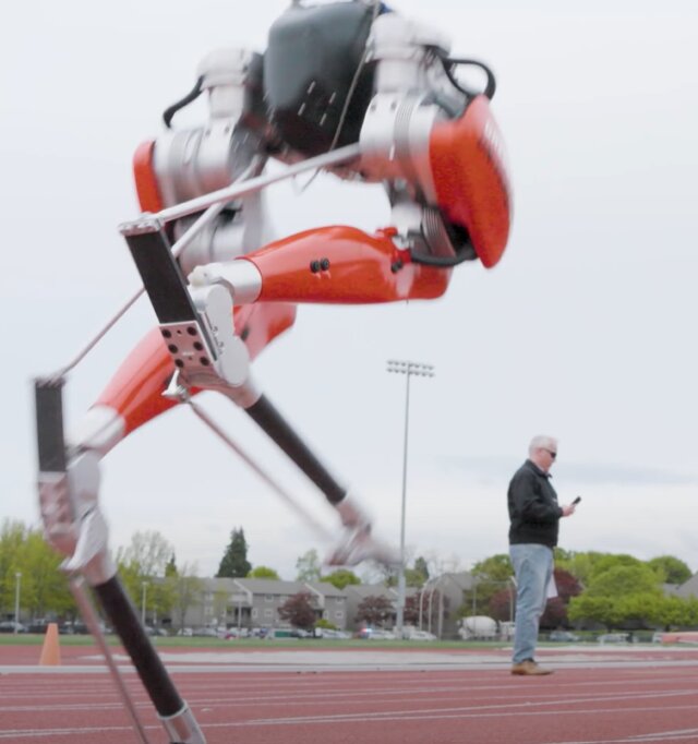 #Cassie the running robot achieves Guinness World Record in 100-meter dash in Oregon