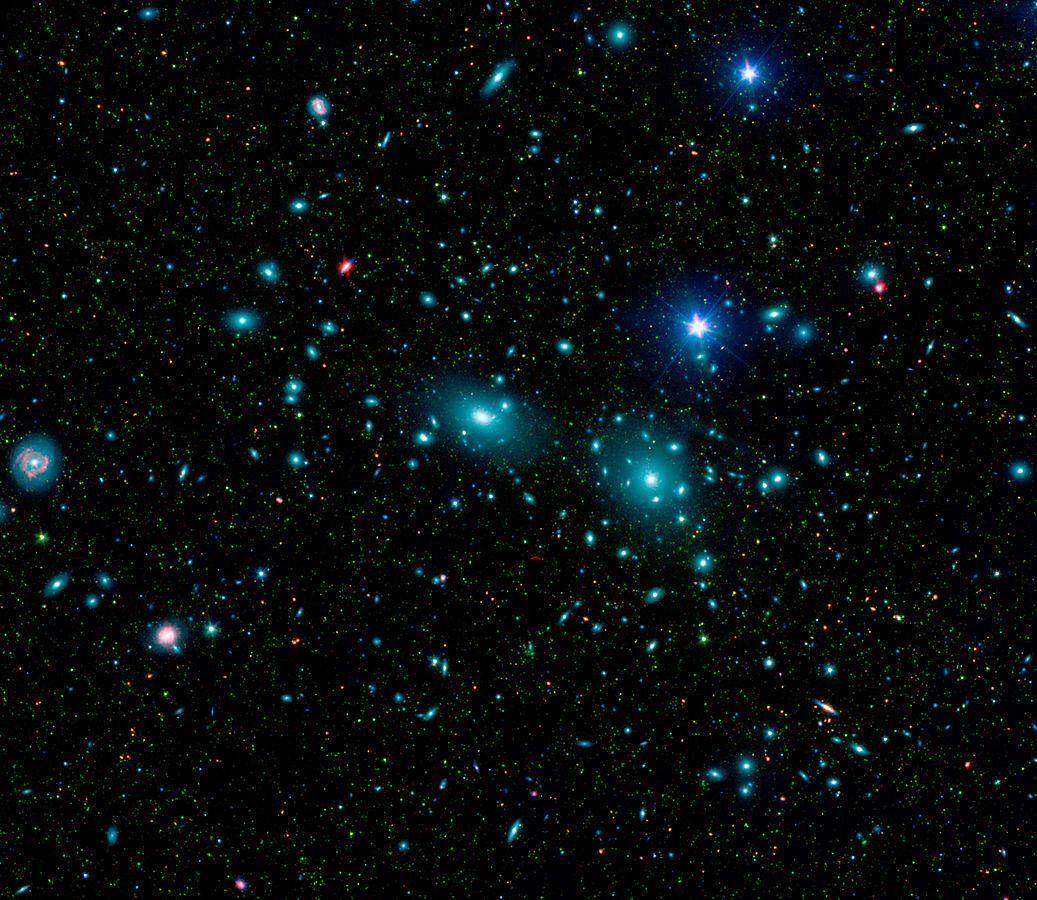 Center of the Coma cluster explored with AstroSat