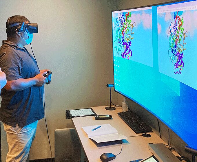 #Chemistry professor utilizes virtual reality to give students unique look at proteins