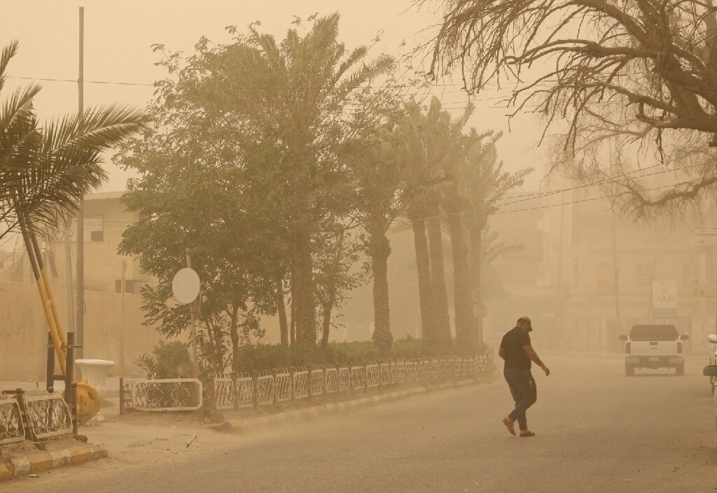 #Dozens hospitalised as Iraq gripped by dust storm