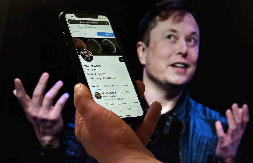 Musk says he has financing to take Twitter buyout bid to investors