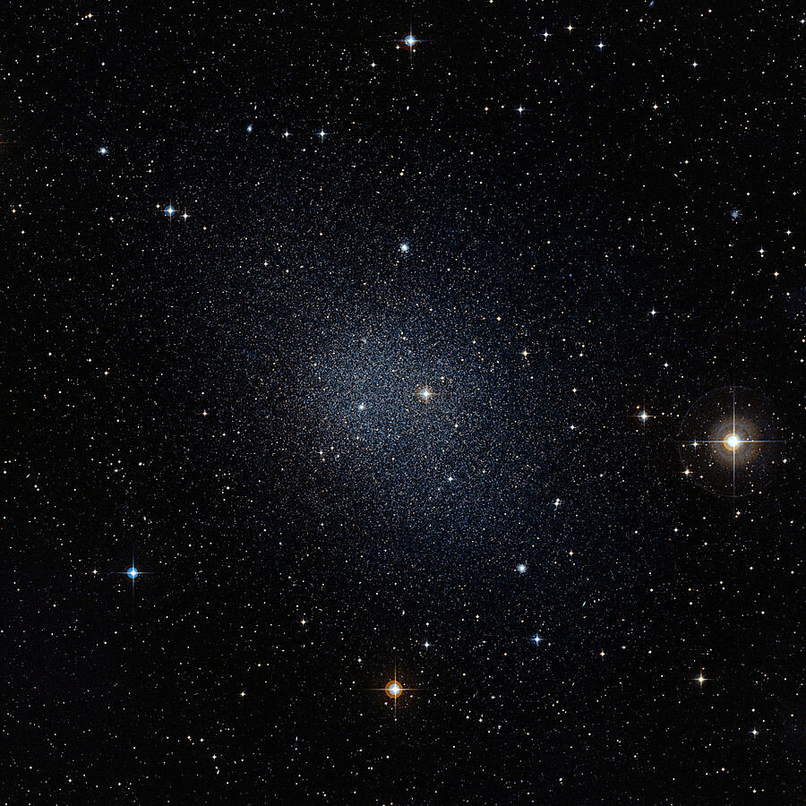 Extended stellar halo detected in the Fornax galaxy