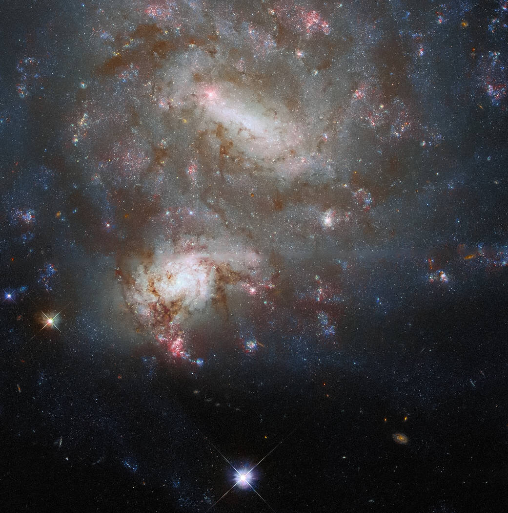 #Hubble observes a not-so-close encounter