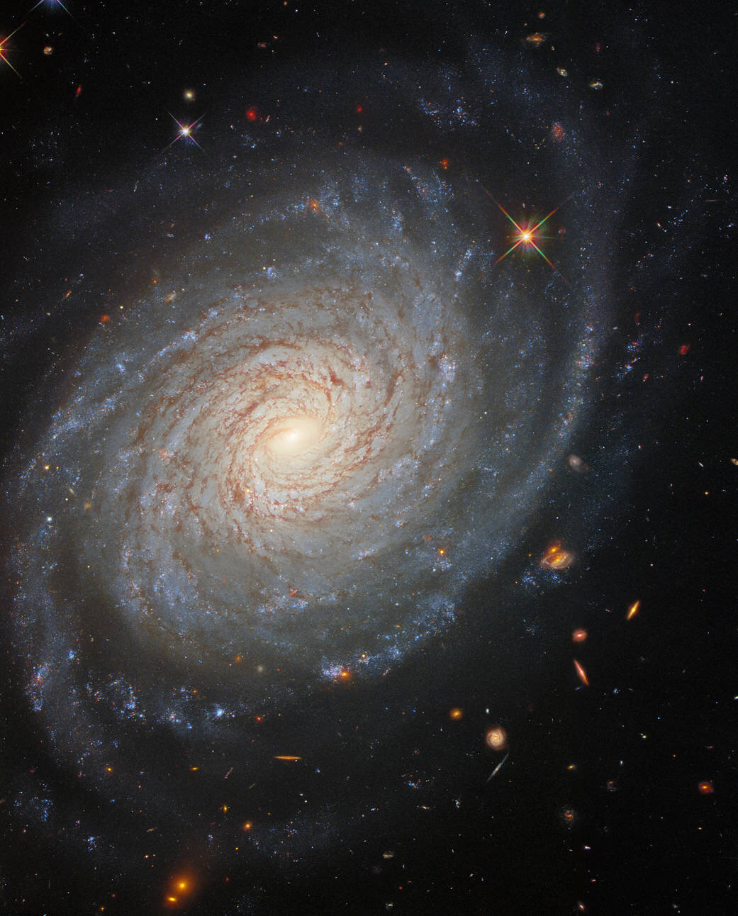 Hubble melihat galaksi yang tenang dengan masa lalu yang meletup