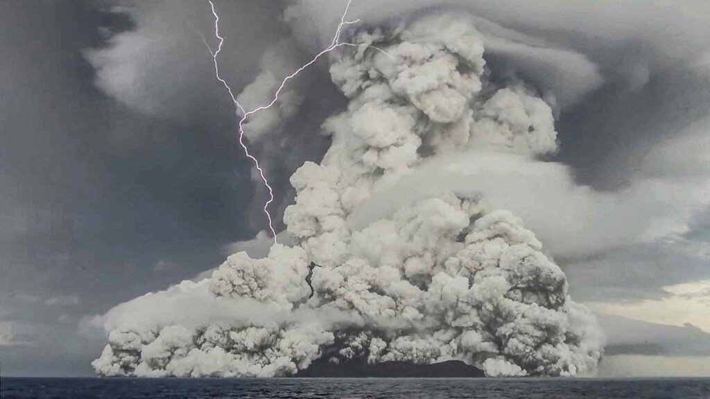 Hunga Ha'apai volcano blasted sulfate aerosols and a recordbreaking