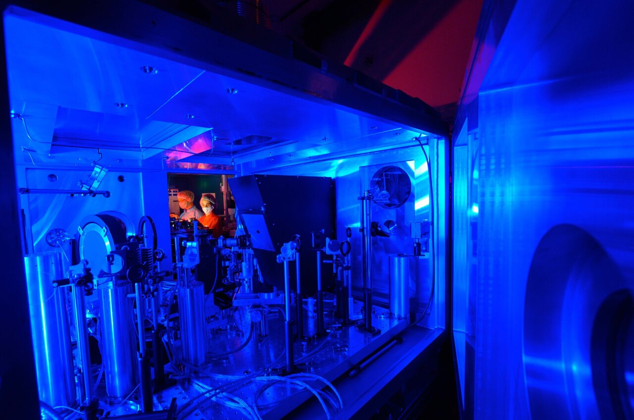 Generating therapeutic high-energy proton radiation using laser-plasma interaction