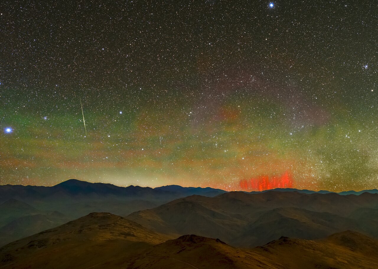 Raras ‘figuras rojas’ vistas desde el Observatorio La Silla de ESO en Chile