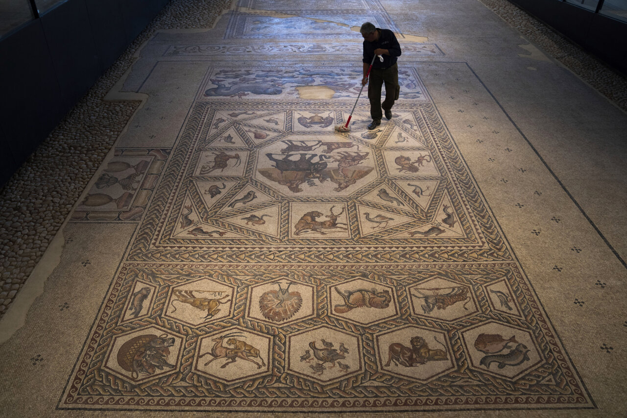 https://scx2.b-cdn.net/gfx/news/2022/stunning-roman-mosaics-1.jpg