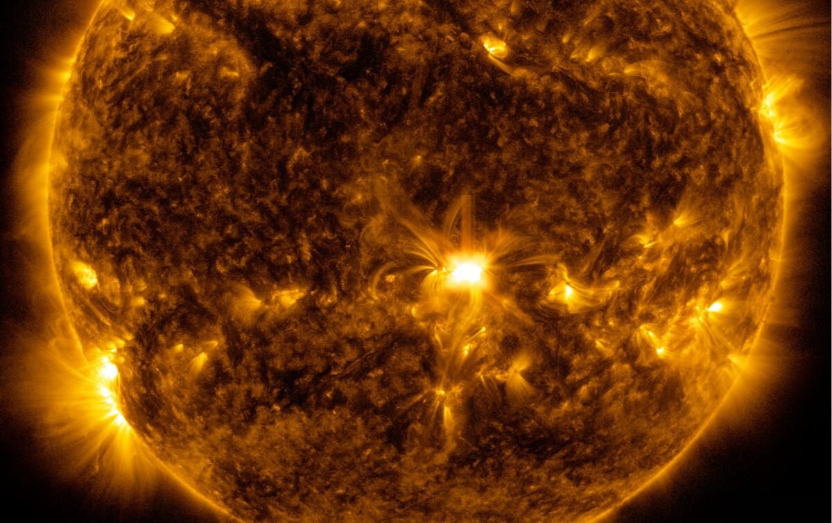 Słońce emituje umiarkowaną słoneczną poświatę